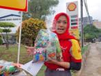BBM Kosong di SPBU Swasta, Pramuniaga Live Tiktok Jajakan Makanan dan Minuman