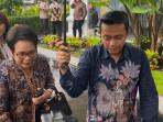 Kabar Reshuffle Kabinet, Sarah Sadika Tiba di Istana Disertai Rintik Hujan