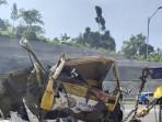 Truk Derek Jasa Marga Ditabrak 2 Bus di Tol Cipularang dari Arah Berbeda, Pengemudi Luka Berat