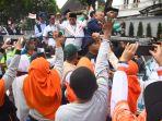 Sekjen-PKS-Habib-Aboe-Bakar-Alhabsyi-disambut-simpatisan-PKS-Milad-ke-23-PKS-di-Bandung.jpg