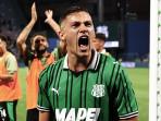 Selebrasi-Jay-Idzes-saat-berhasil-mengantarkan-Sassuolo-mengalahkan-Lazio.jpg