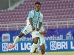 Selebrasi-Jeam-Kelly-Sroyer-PSBS-Biak-cetak-gol-ke-gawang-PSS-Sleman-di-Liga-1.jpg