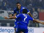 Selebrasi-Uillian-Barros-ke-gawang-Persis.jpg