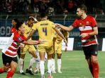 Selebrasi-penyerang-Madura-United-Miljan-Skrbic-setelah-mencetak-gol-ke-gawang-Persik-Kediri.jpg