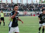 Selebrasi-penyerang-PSS-Sleman-Gustavo-Tocantins-saat-melawan-Madura-United.jpg