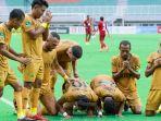 Selebrasi-pesepak-bola-Bhayangkara-FC-setelah-Dendy-Sulistyawan-mencetak-gol.jpg