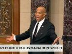 Senator-AS-Cory-Booker-saat-menyampaikan-pidato-di.jpg