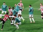 Sepakan-Dango-Ouattara-pada-laga-Brentford-vs-Liverpool-di-Liga-Inggris.jpg