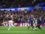Sepakan-gelandang-Aston-Villa-Youri-Tielemans-saat-melawan-PSG-di-Liga-Champions.jpg
