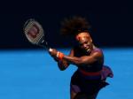 Serena-Williams-pukul-bola-lawan.jpg