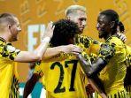 Serhou-Guirassy-dan-rekan-rekannya-dari-Borussia-Dortmund-berselebrasi-merayakan-gol.jpg