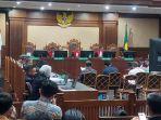 Sidang-pembacaan-dakwaan-terhadap-tiga-hakim-PN-Surabaya-tes.jpg
