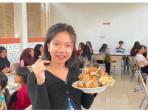 Siswi-tunjukan-kondisi-makanan-di-Sekolah-Rakyat-27-Oktober-2025.jpg