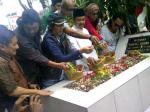 Slank-tabur-bunga.jpg