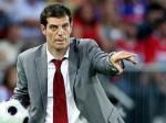 Slaven-Bilic-pegang-bola-nunjuk.jpg