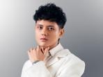 Stevan Pasaribu Curhat soal Kesepian Lewat Lagu Lama Tak Bermalam Minggu