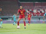 Striker-Persija-Gustavo-Almeida-tengah-dalam-laga-kontra-PSBS-Biak.jpg