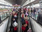 Suasana-Arus-Balik-Libur-Idul-Adha-di-Stasiun-Pasar-Senen_20250609_152332.jpg