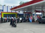 Harga Pertamax Turbo Melejit, Pemandangan Kontras Terlihat di SPBU Larangan dan Puri Beta Tangerang