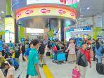 Suasana-Stasiun-Gambir-Jakarta-Pusat-pada-H-3-Lebaran-Idul-Fitri-1446-Hijriah.jpg