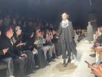 Suasana Penonton Lihat Model Melenggak-lenggok dan Rahasia Belakang Panggung Moscow Fashion Week