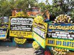 Suasana-di-depan-rumah-duka-Ilyas-Abdurahman-bos-rental-mobil.jpg