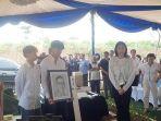 Tiga Anak Benny Laos Antar Jenazah Sang Ayah Sampai ke Pusara, Mendagri hingga Anang-Ashanty Hadir