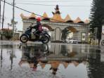 Suasana-pascahujan-di-Jalan-Wolter-Monginsidi-Bandar-Lampung.jpg