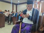 Subhan Palal Bawa Tongkat Hadiri Sidang Perdana Gugatan Rp 125 Triliun terhadap Wapres Gibran