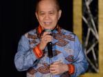 Syarief-Hasan-Pegang-Microphone.jpg