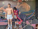 TIMBANG-BADAN-Seorang-peserta-event-tinju-antar-siswa-SMA.jpg