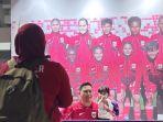 TIMNAS-PUTRI-Keluarga-asal-Tangerang-Dodi-35-serta-istrinya-Bunga.jpg