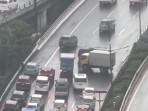 Truk Boks Patah Setir hingga Melintang di Tol Dalam Kota, Arus Lalu Lintas Sempat Macet