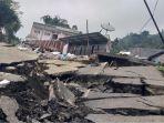 Tanah-Bergerak-di-Banjarnegara_Jalanan-Putus.jpg