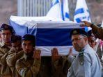 Tentara-Israel-membawa-peti-jenazah-personel-IDF-yang-tewas-2.jpg