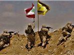 Tentara-Lebanon-mengibarkan-bendera-Lebanon-di-samping-bendera-Hizbullah.jpg