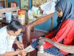Mengenal Terapi Penyembuhan Sengat Lebah yang Digeluti Guru MAN 1 Brebes