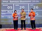 Teuku-Riefky-Harsya-menyerahkan-video-Public-Service-Announcement.jpg