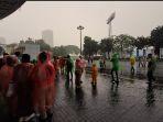 Tiga-Jam-Sebelum-Kick-Off-Area-SUGBK-Dihuyur-Hujan.jpg