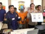 Tim-Buser-77-Satreskrim-Polresta-Kendari-menangkap-H-31-pembuat-SIM-palsu.jpg