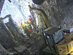 Tim-Gabungan-PT-Freeport-Indonesia-Berhasil-Temukan-Sebagian-Pek_20251005_190254.jpg
