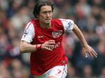 Tomas-Rosicky-giring-bola-sendiri-aja.jpg