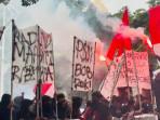 Ultras-Garuda-berunjuk-rasa-di-depan-kantor-PSSI.jpg