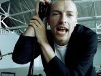 Video-klip-lagu-In-My-Place-Coldplay.jpg