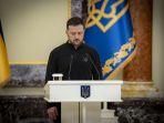 Volodymyr-Zelensky-saat-memberik1.jpg