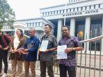 Wahyu-Agung-Perdana-bersama-Tim-Advokasi-Tolak-Tambang-34.jpg