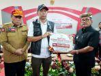 Kemensos Serahkan Santunan untuk Korban Meninggal Dunia dan Luka-luka Longsor Cirebon