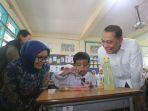 Wali-Kota-Eri-Cahyadi-memantau-langsung-uji-coba-pelaksanaan-program-MBG-perdana-di-Surabaya.jpg