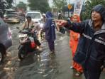 Wali-Kota-Surabaya-Cak-Eri-saat-sidak-titik-banjir.jpg