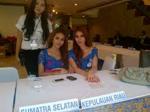 Wanita-Berparas-Cantik-Setia-Melayani-Para-Ketua-Demokrat.jpg